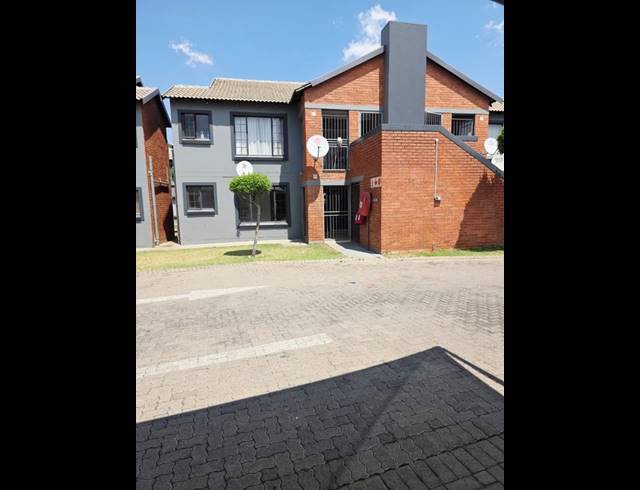 2 BEDROOM TOWNHOUSE FOR SALE IN BIRCHLEIGH